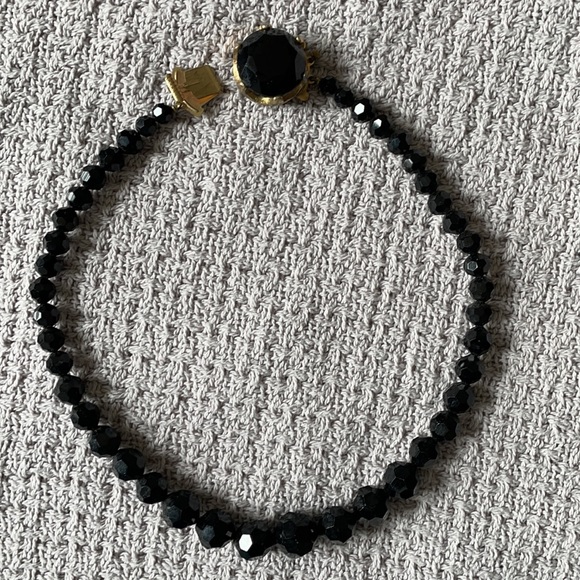 VINTAGE Black Beaded Gold Toned Clasp Necklace - Picture 3 of 3